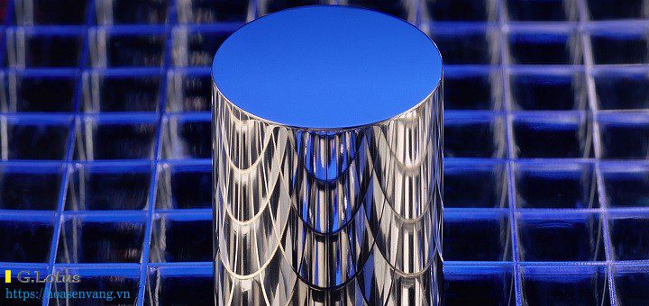 nist_kilogram_world_underglass_3