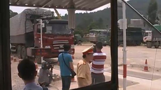 bat-cap-trong-viec-xu-ly-xe-qua-kho-qua-tai-1a bat-cap-trong-viec-xu-ly-xe-qua-kho-qua-tai-1