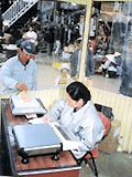 Cảnh giác với chiếc cân ở chợ