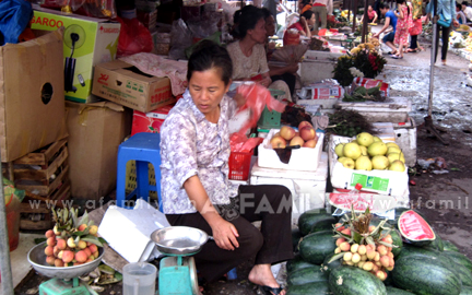 canh-giac-voi-chiec-can-o-cho-1 Cảnh giác với chiếc cân ở chợ