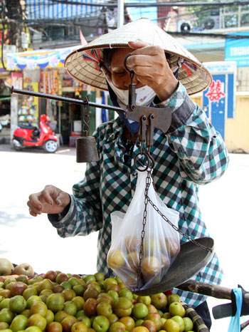 doc-chieu-giup-di-cho-khong-bi-can-dieu-0 Độc chiêu giúp đi chợ không bị cân “điêu”
